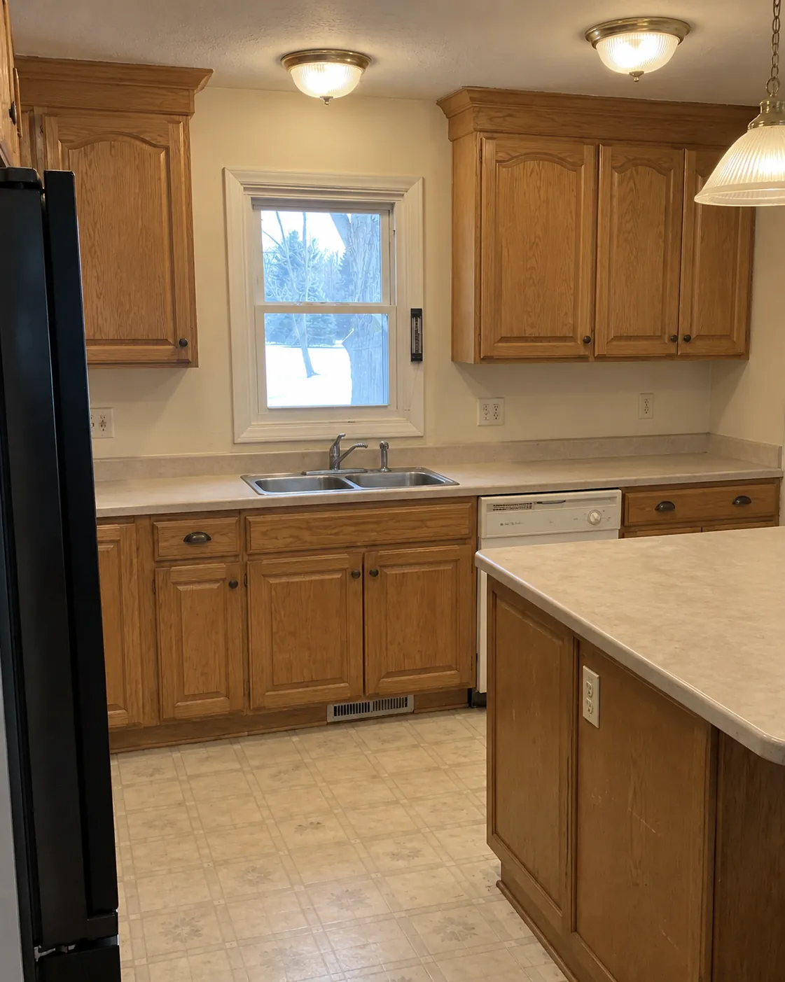 Kitchen before remodel with oak cabinets